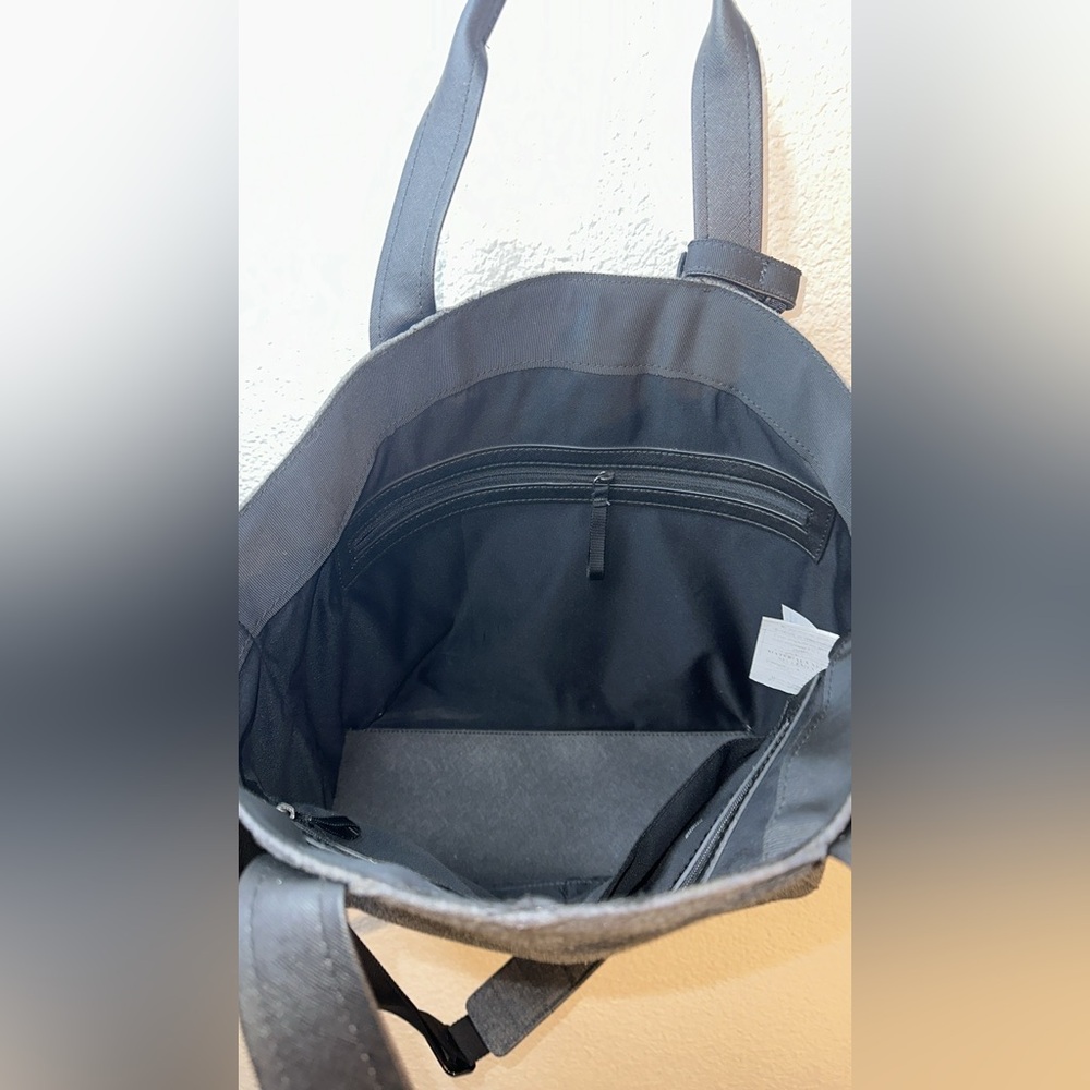 Lululemon Athletica Gray Shoulder Bag - Picture 7 of 14